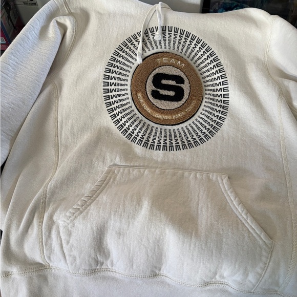 Supreme chenille appliqué cream Hoodie with Team S Logo men’s medium - Picture 1 of 13